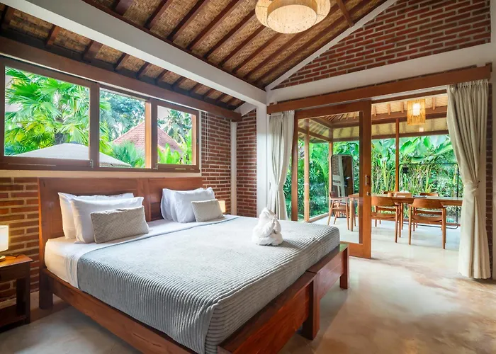 Villa Kampung Uma Dawa And *