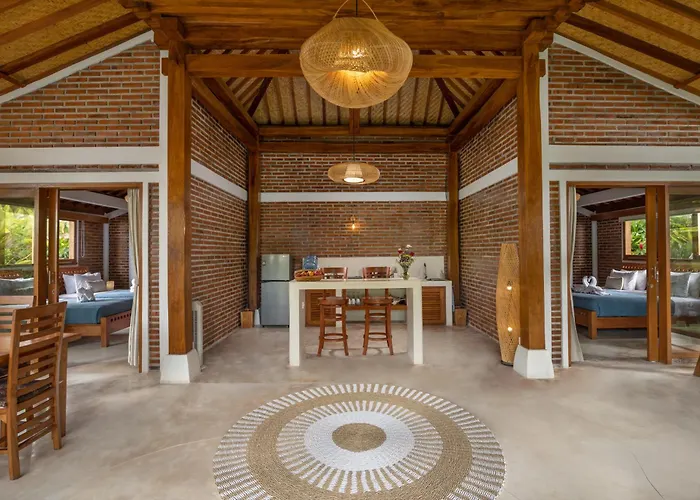 Villa Kampung Uma Dawa And *