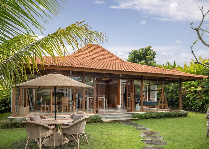 Villa Kampung Uma Dawa And *